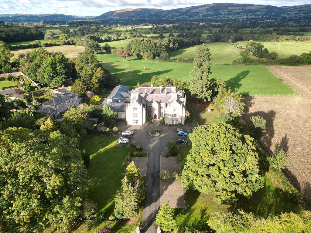 Toiture vue du ciel, prise de vue nadir par drone